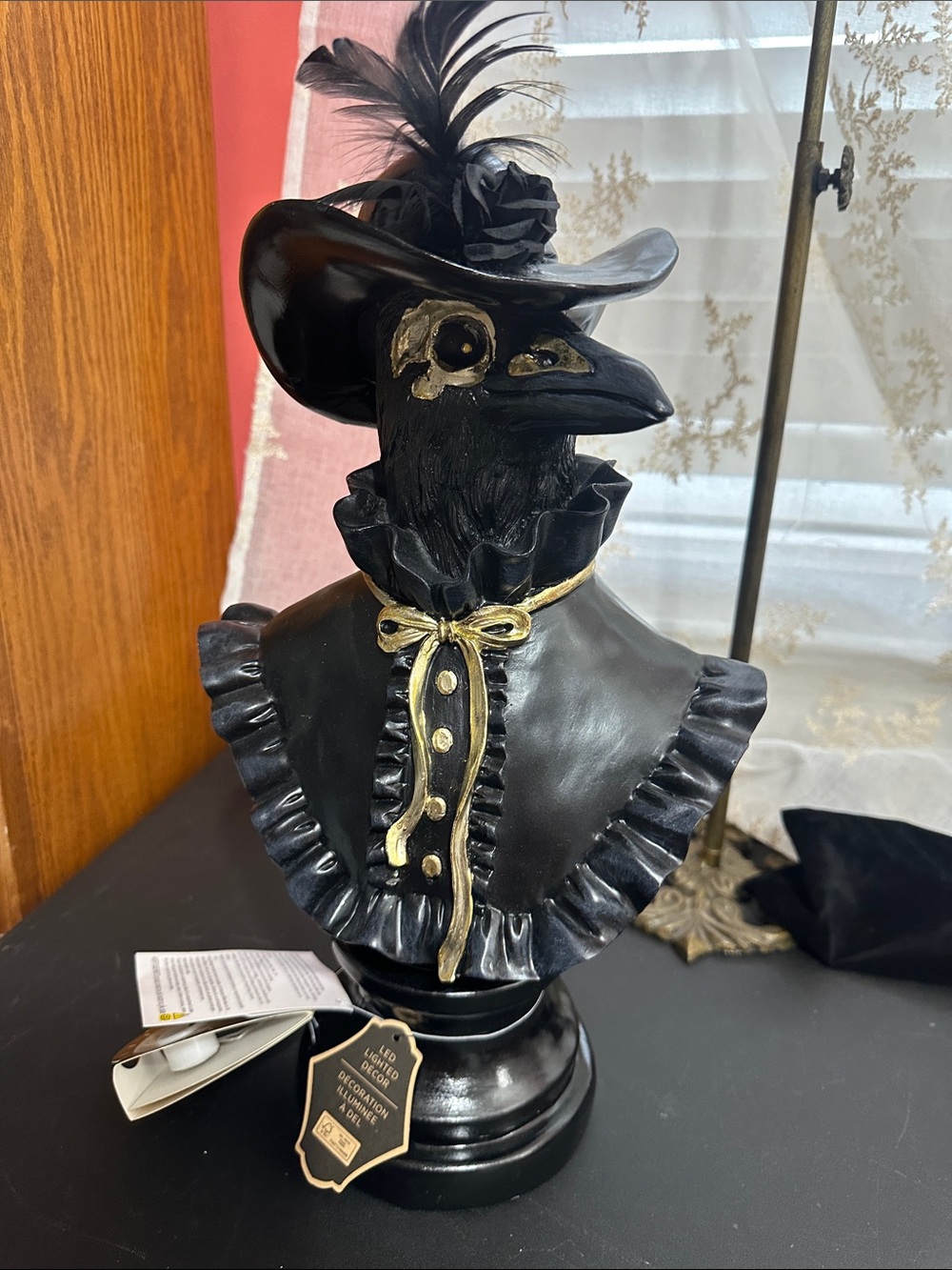 Hallow’s Eve crown bust LED light decor